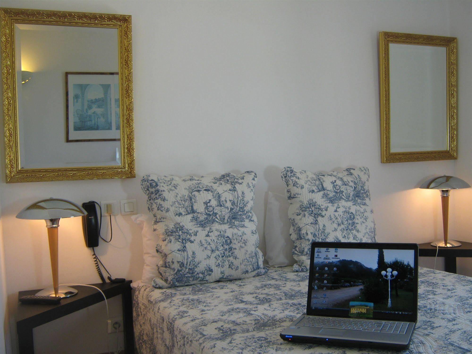 La Fontaine Hotell Vidauban Eksteriør bilde